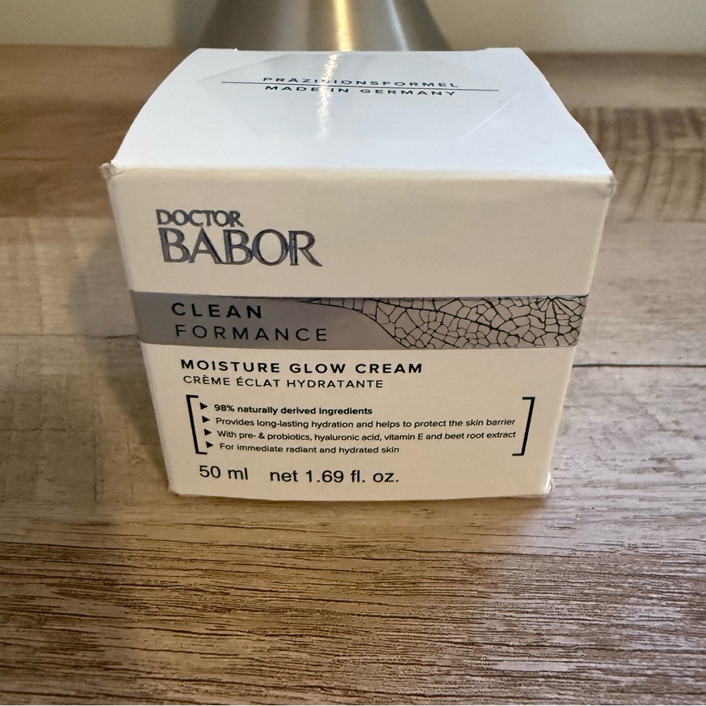 Clean Formance Moisture Glow Cream